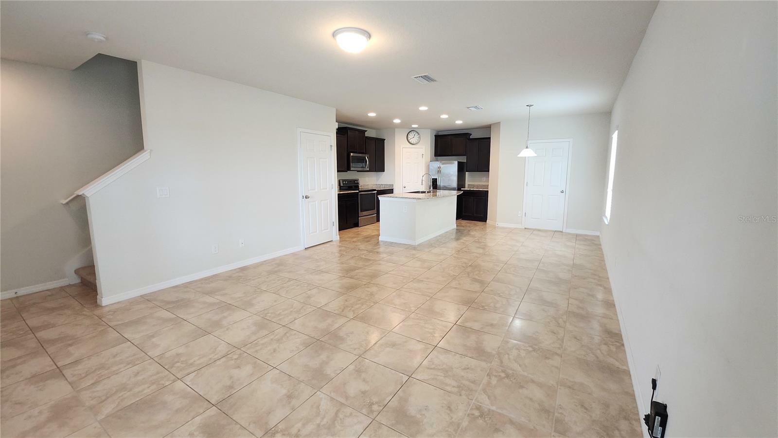 Property Photo: 4830 Chatterton Way FL 33578
