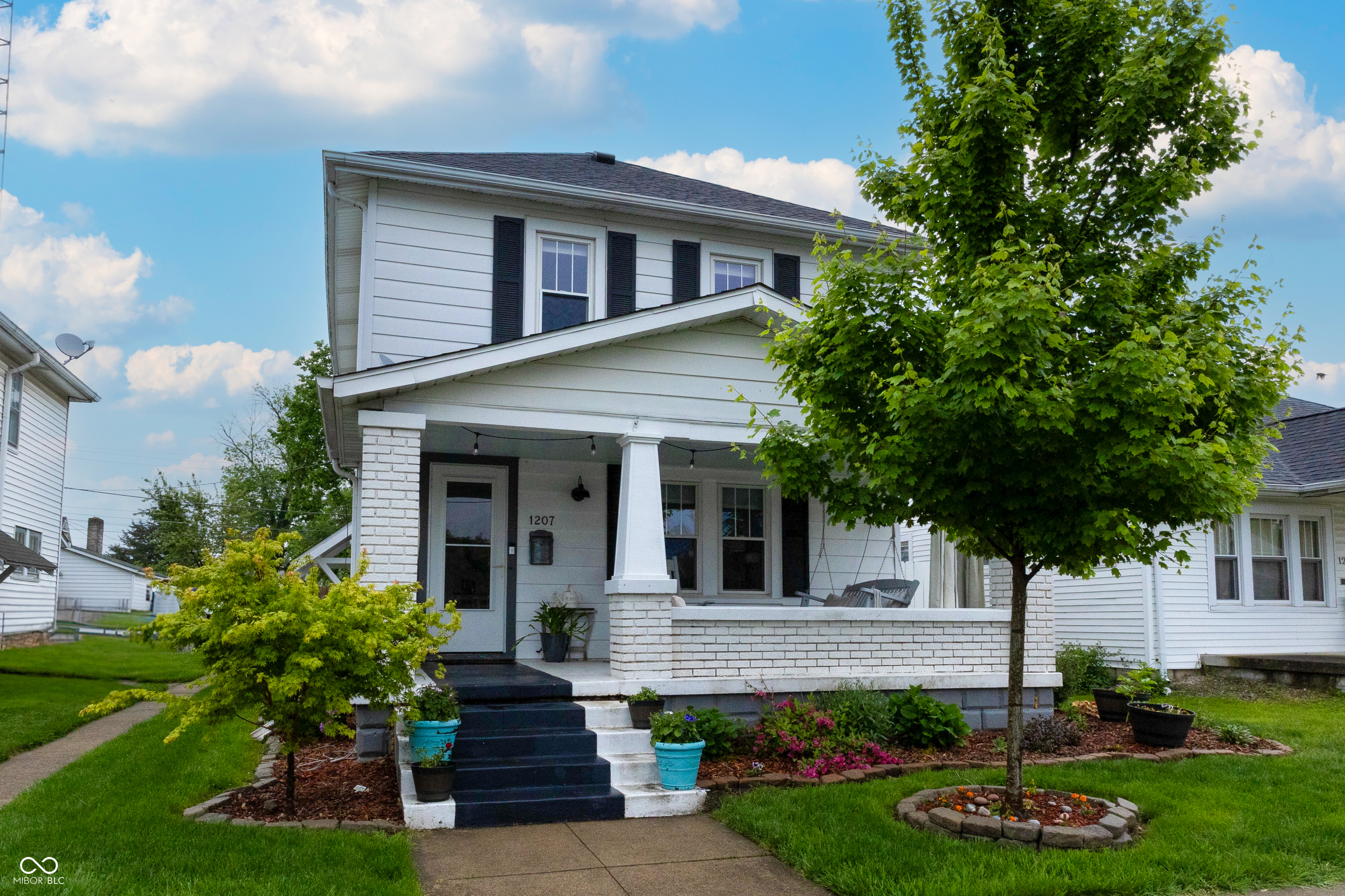 Property Photo: 1207 Chestnut Street IN 47201