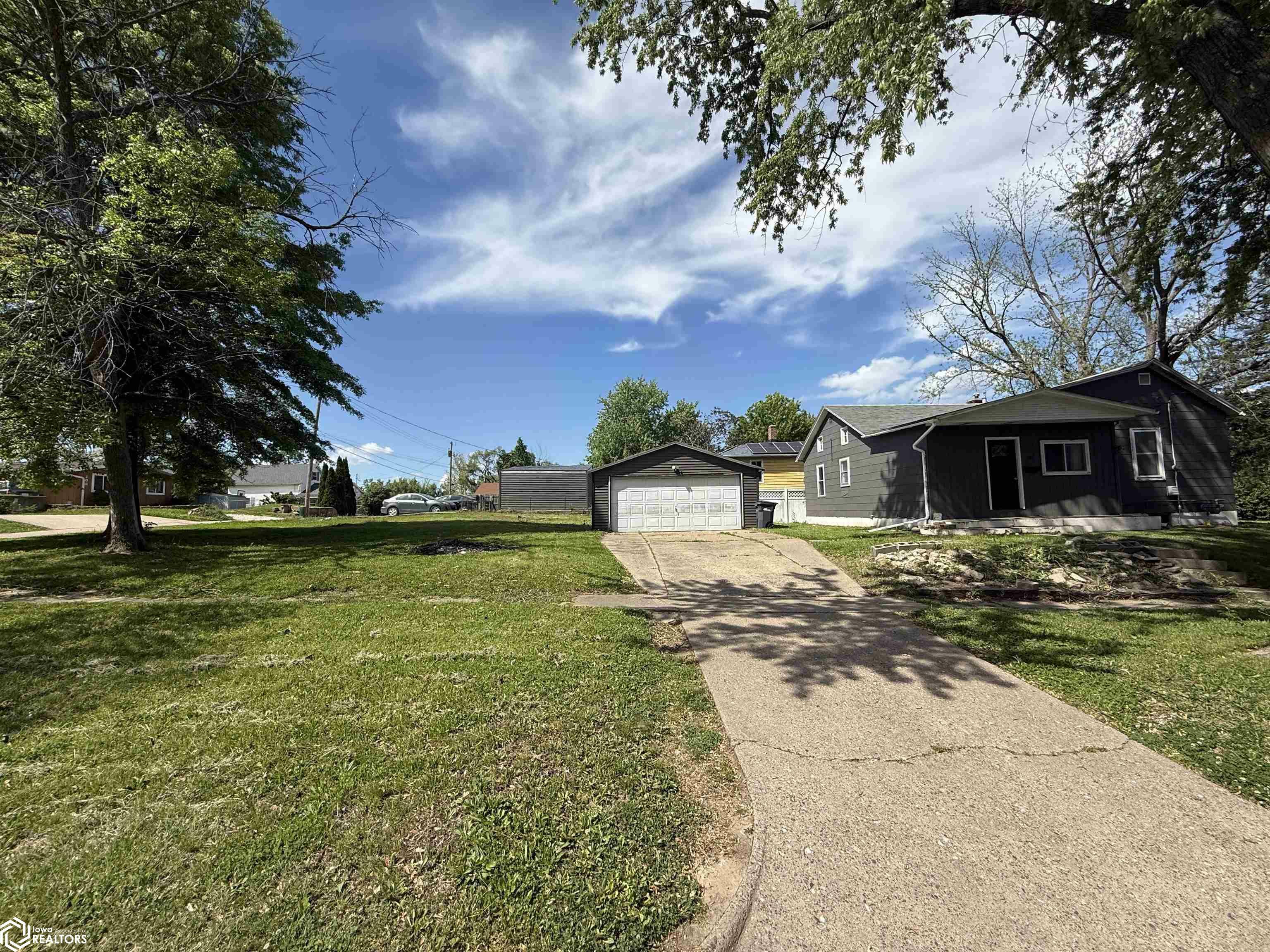 Property Photo: 103 N Garfield Avenue IA 52601
