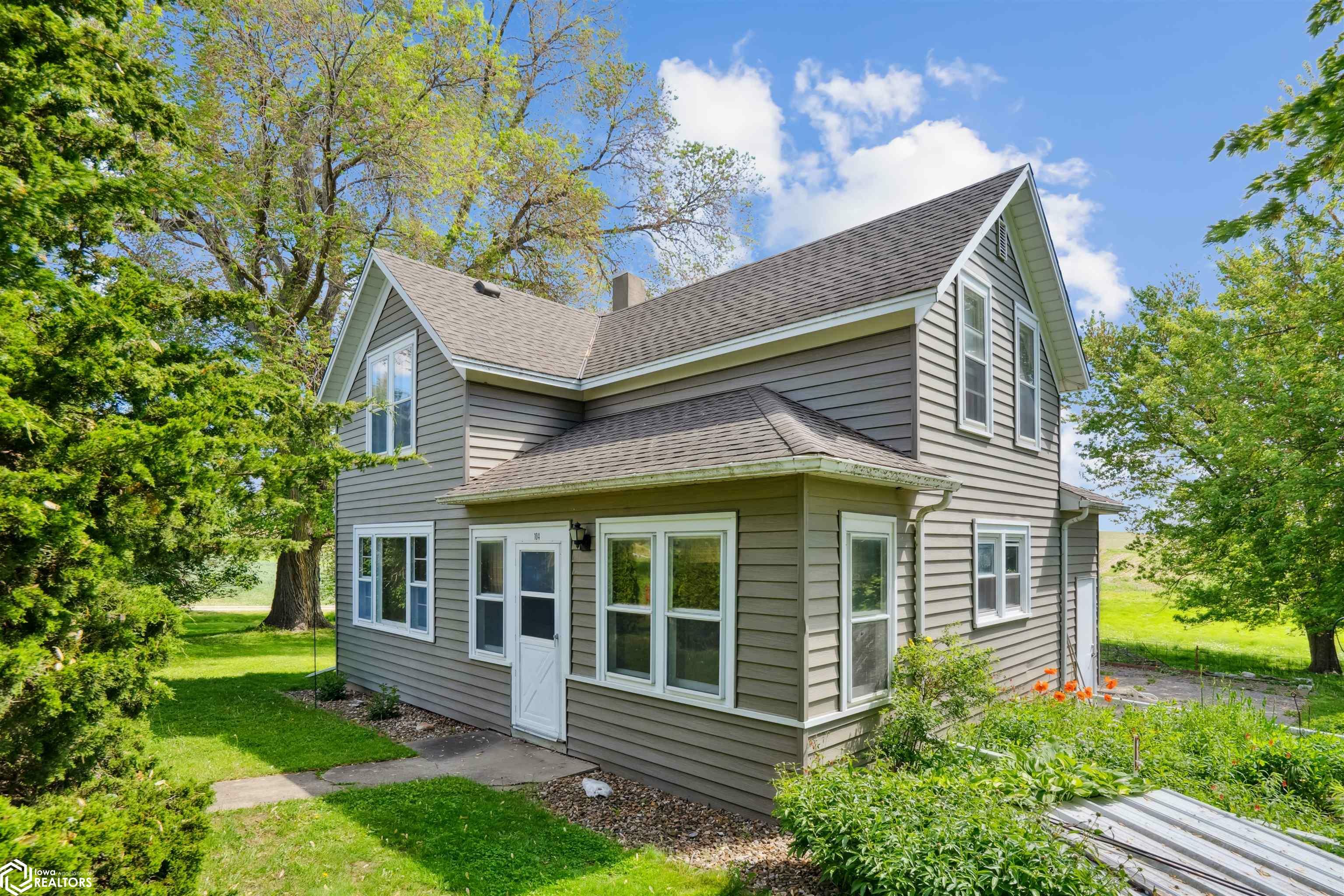Property Photo: 104 Roosevelt Street IA 50158