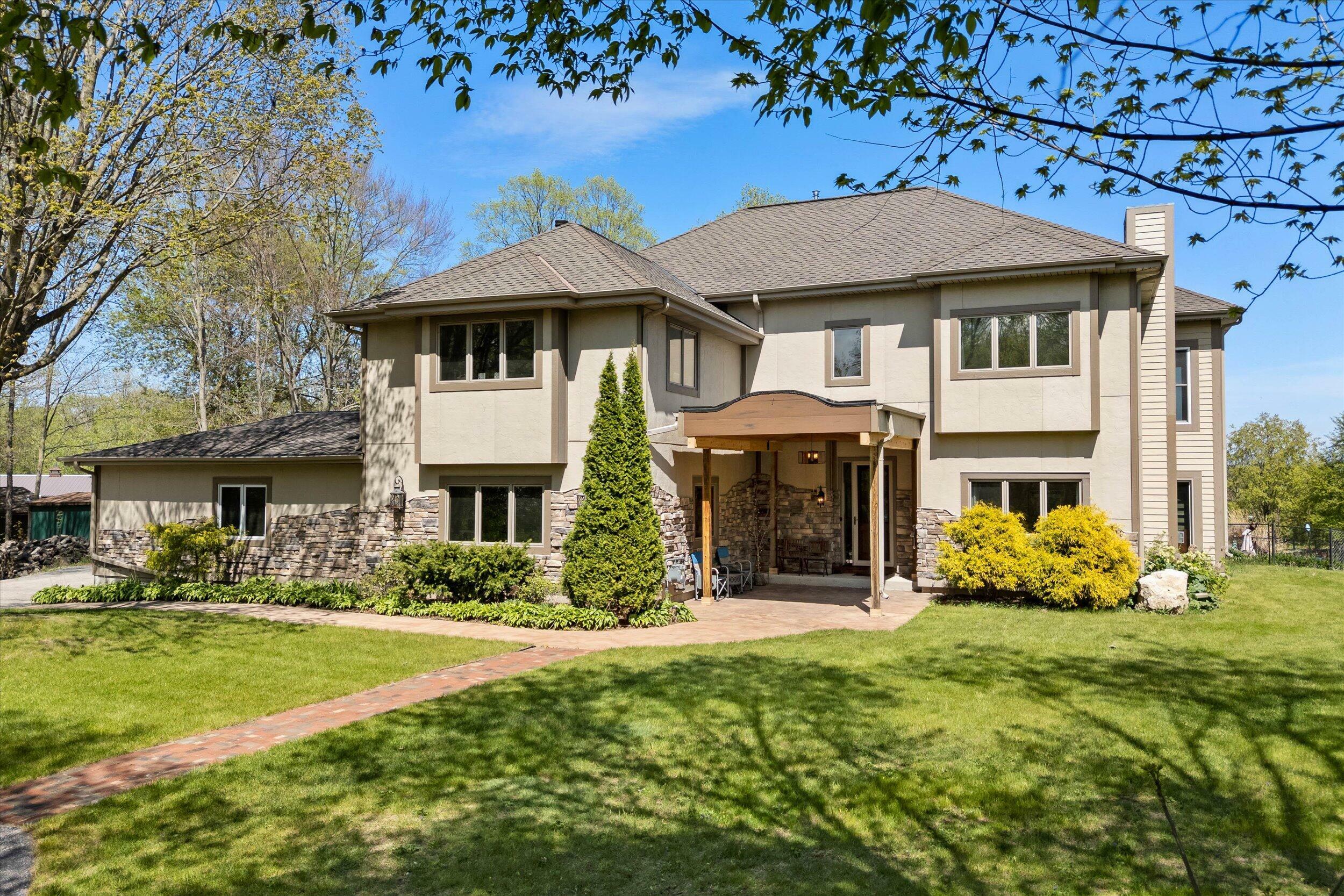 Property Photo: 1390 Fiesta Ct WI 53012