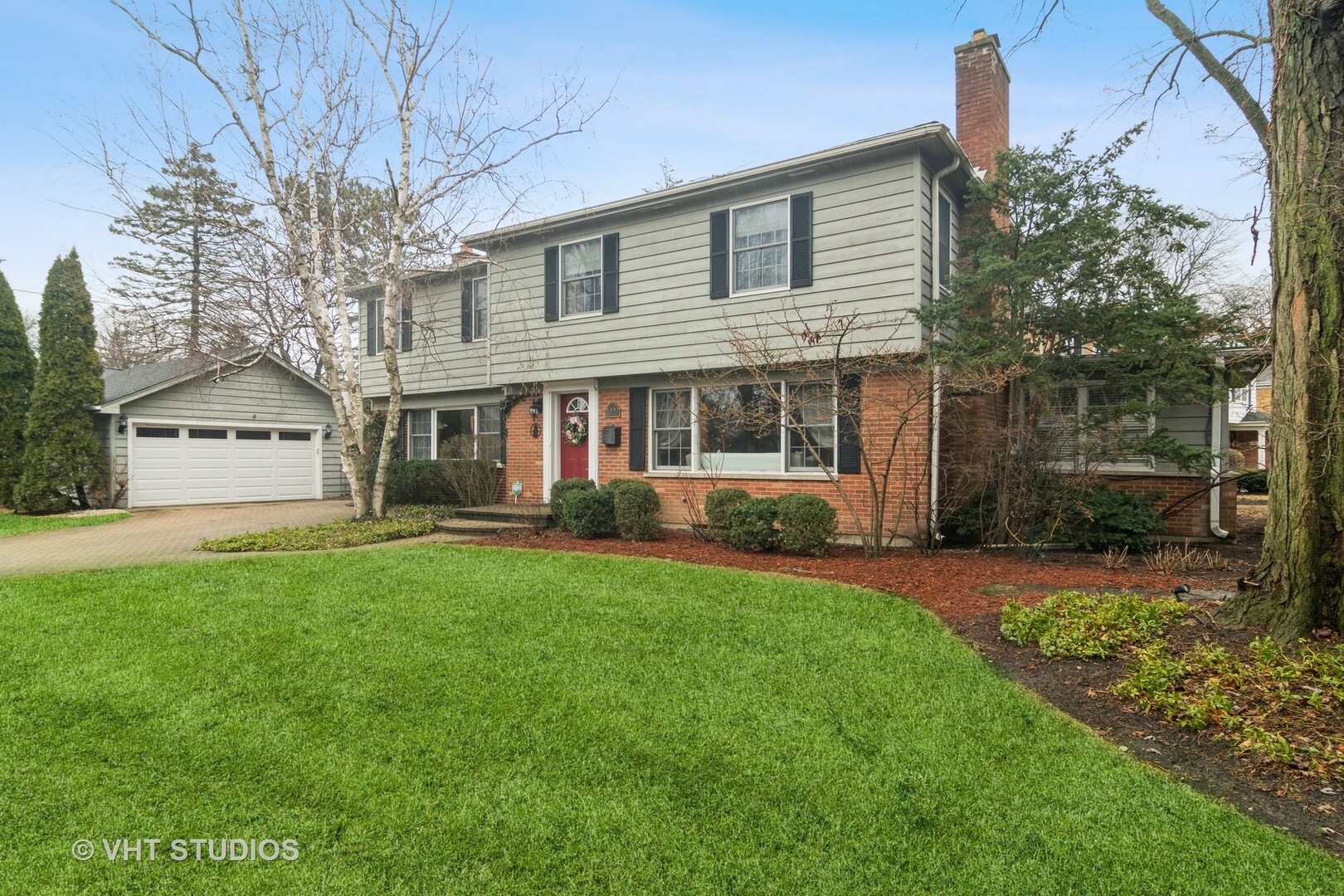 Property Photo: 401 S Carlyle Place IL 60004