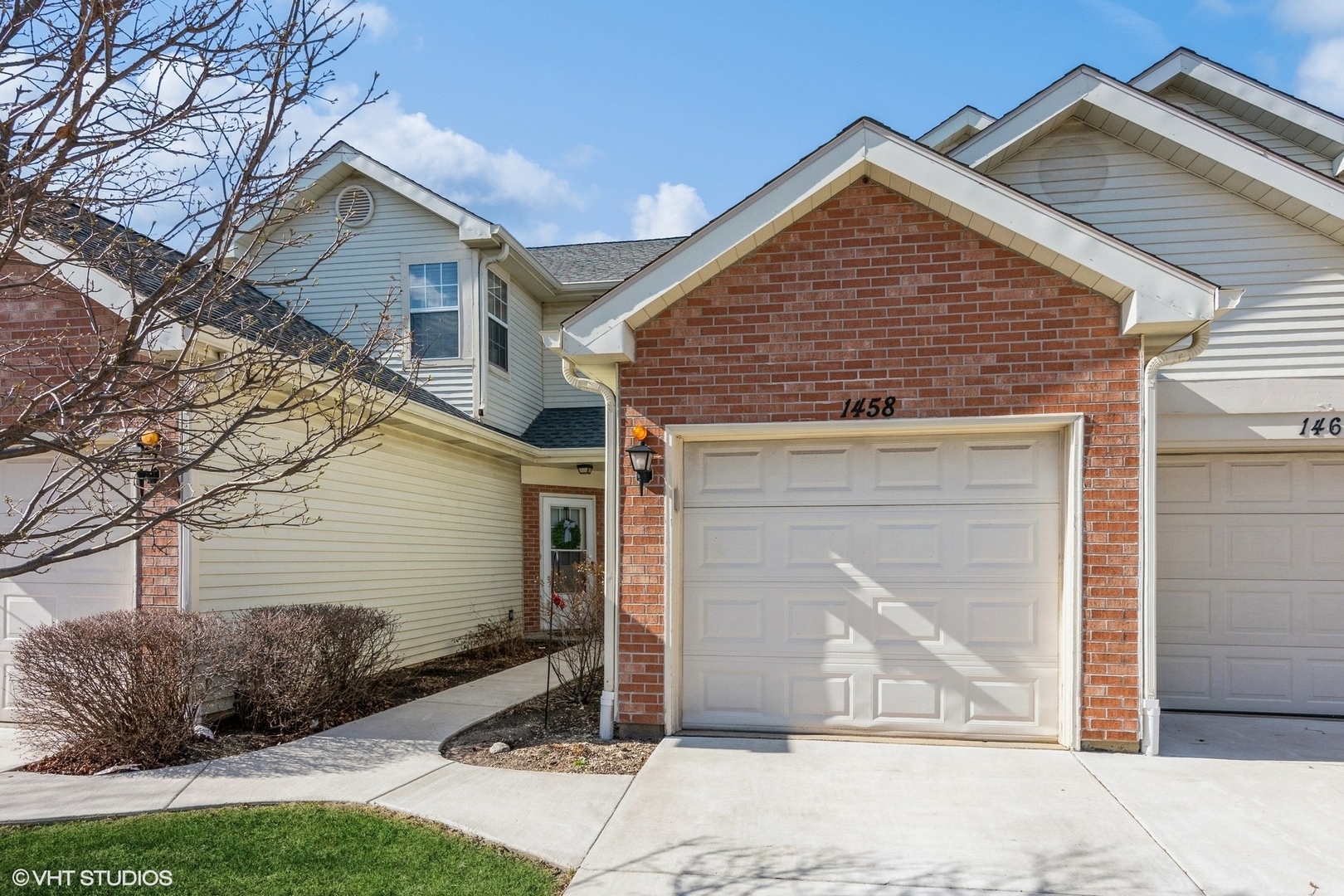 Property Photo: 1458 Golfview Drive IL 60139
