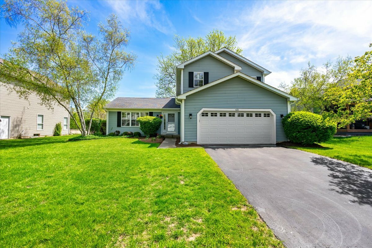Property Photo: 621 Hackberry Lane IL 60102