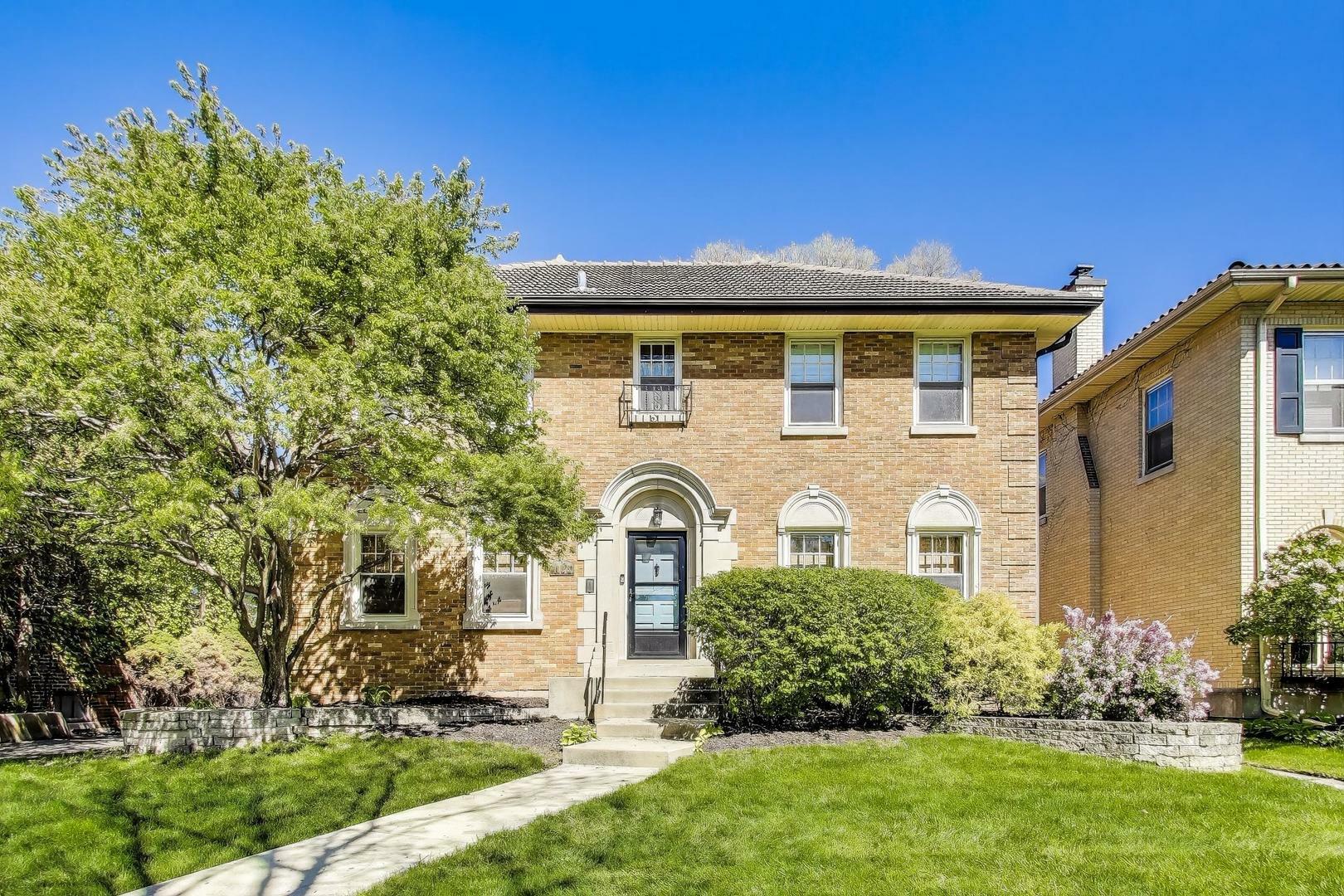 Property Photo: 1126 N Grove Avenue IL 60302