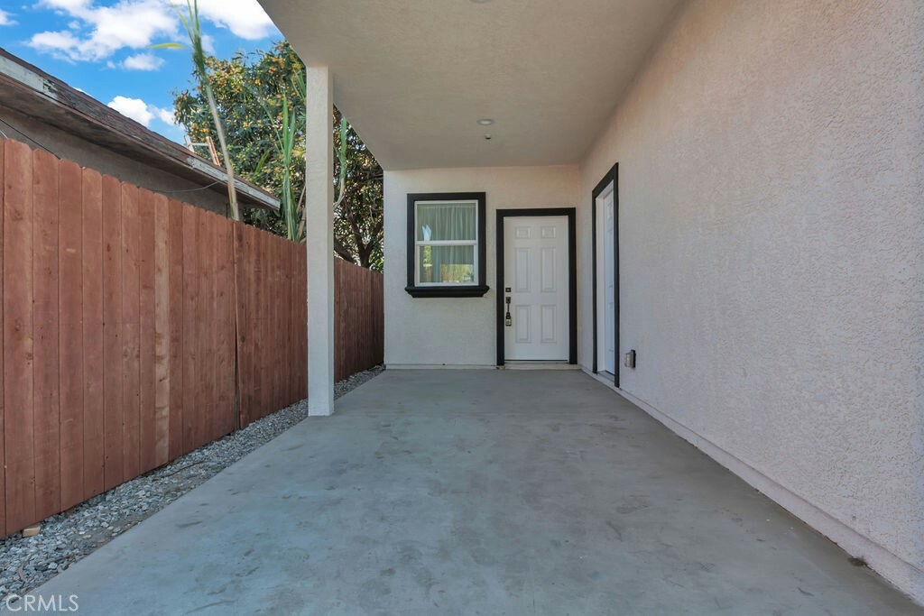 Property Photo:  2032 E Stockwell  CA 90222 
