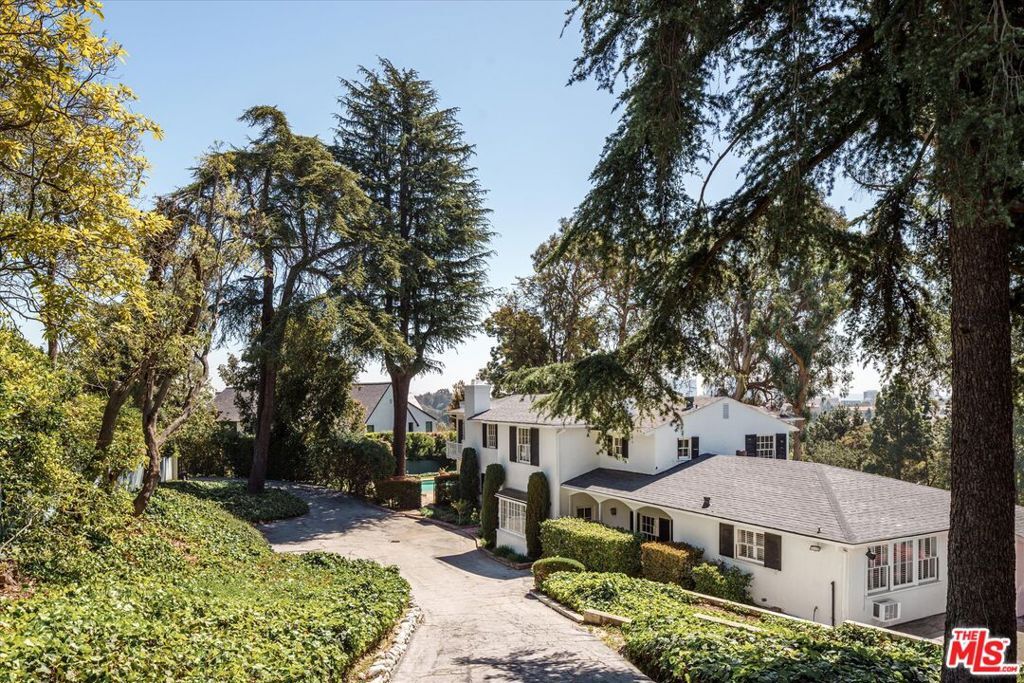 Property Photo:  10810 Ambazac Way  CA 90077 