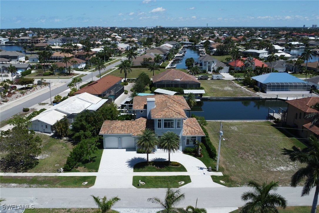 Property Photo: 1070 Dana Court FL 34145