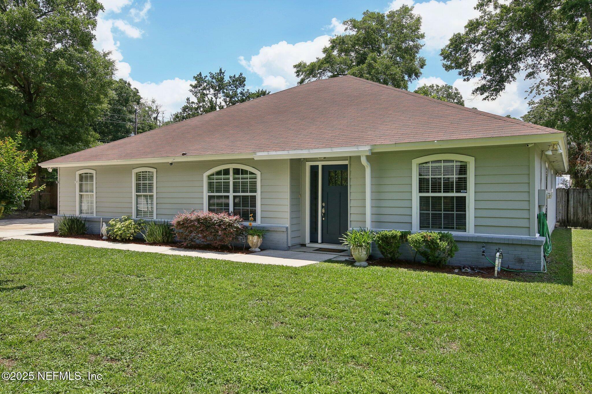 Property Photo: 13198 Ebbtide Court FL 32225