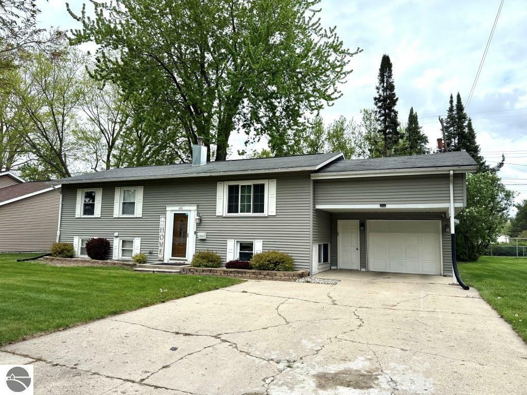 Property Photo: 1411 North Drive MI 48858
