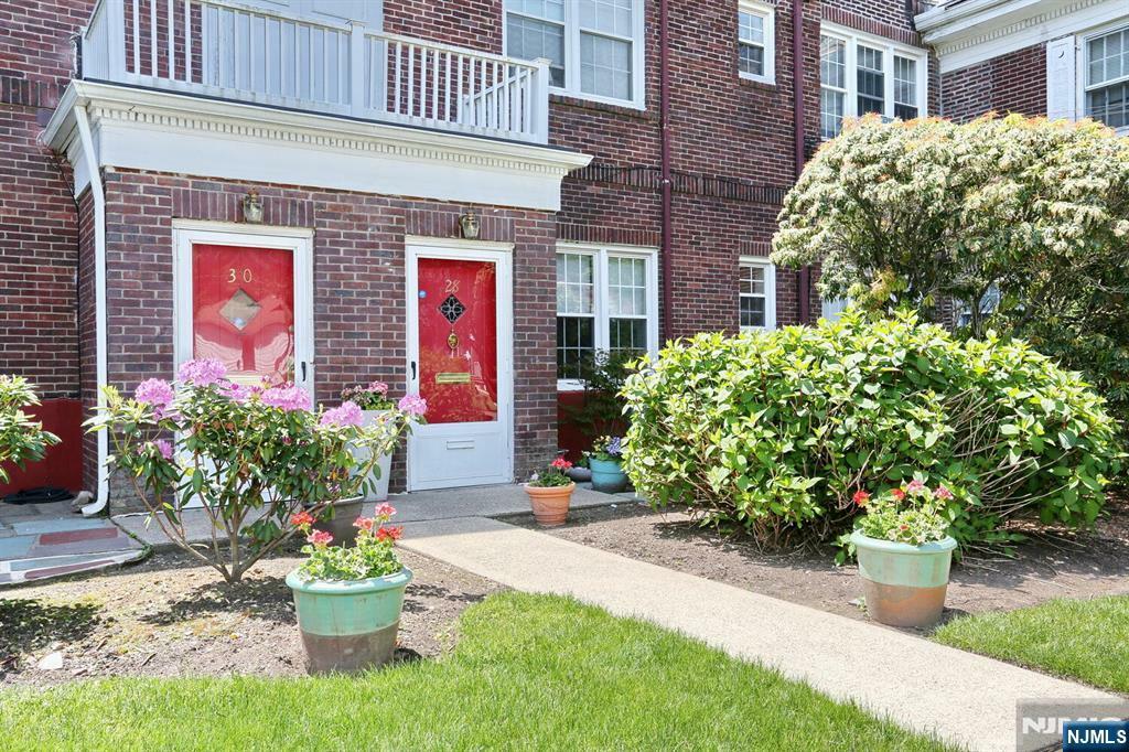927 Commonwealth Drive 4  Teaneck NJ 07666 photo
