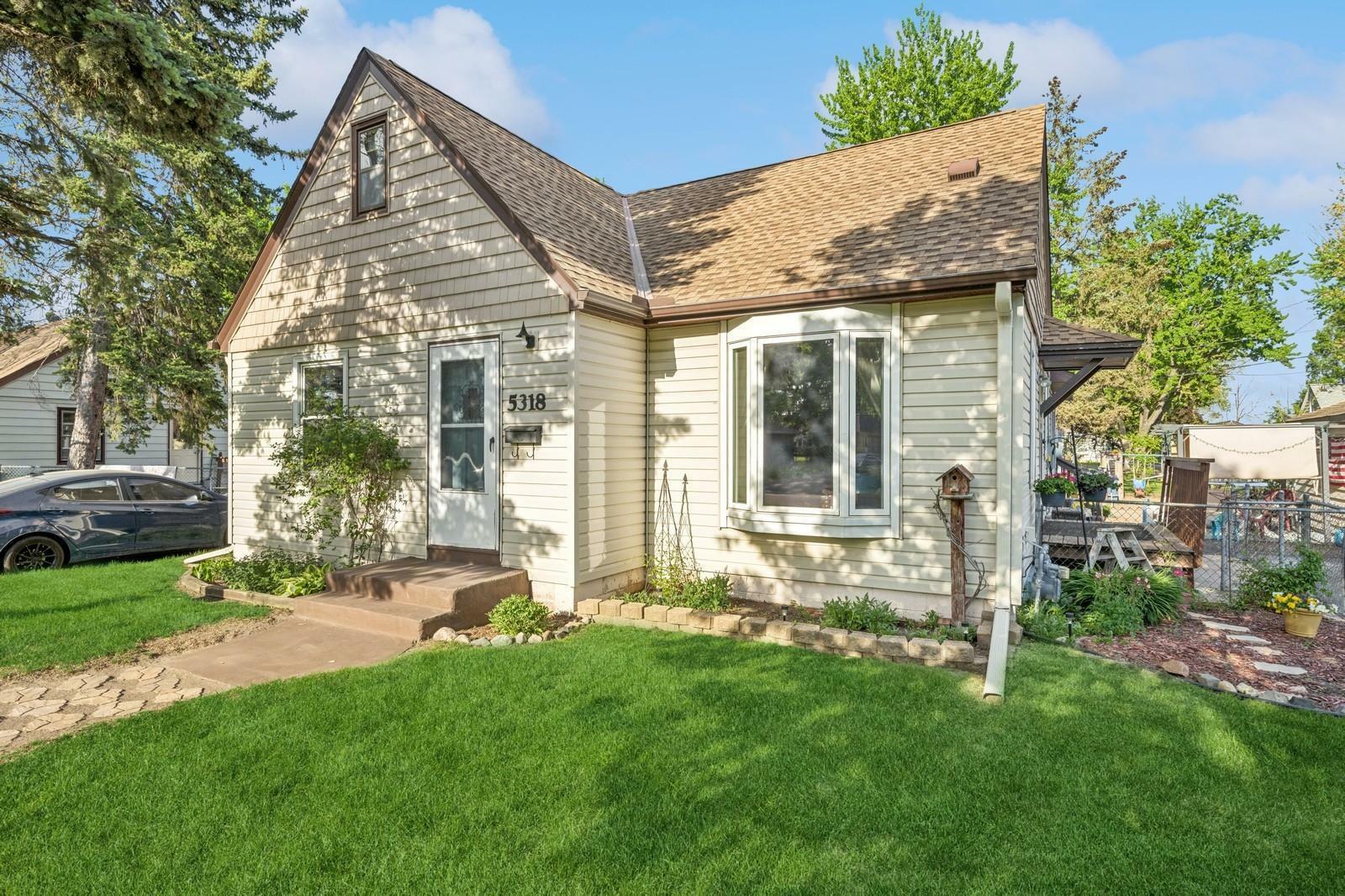 Property Photo: 5318 Georgia Avenue N MN 55428