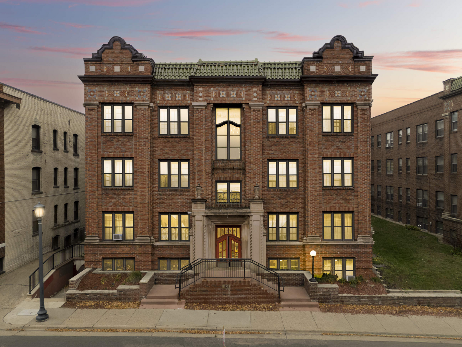 Property Photo: 1820 1st Avenue S 201 MN 55403