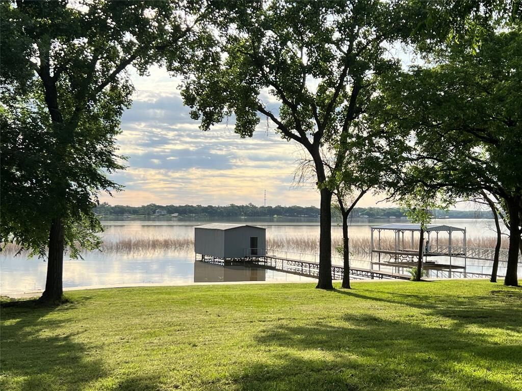 Property Photo: 7342 Briar Road TX 76020