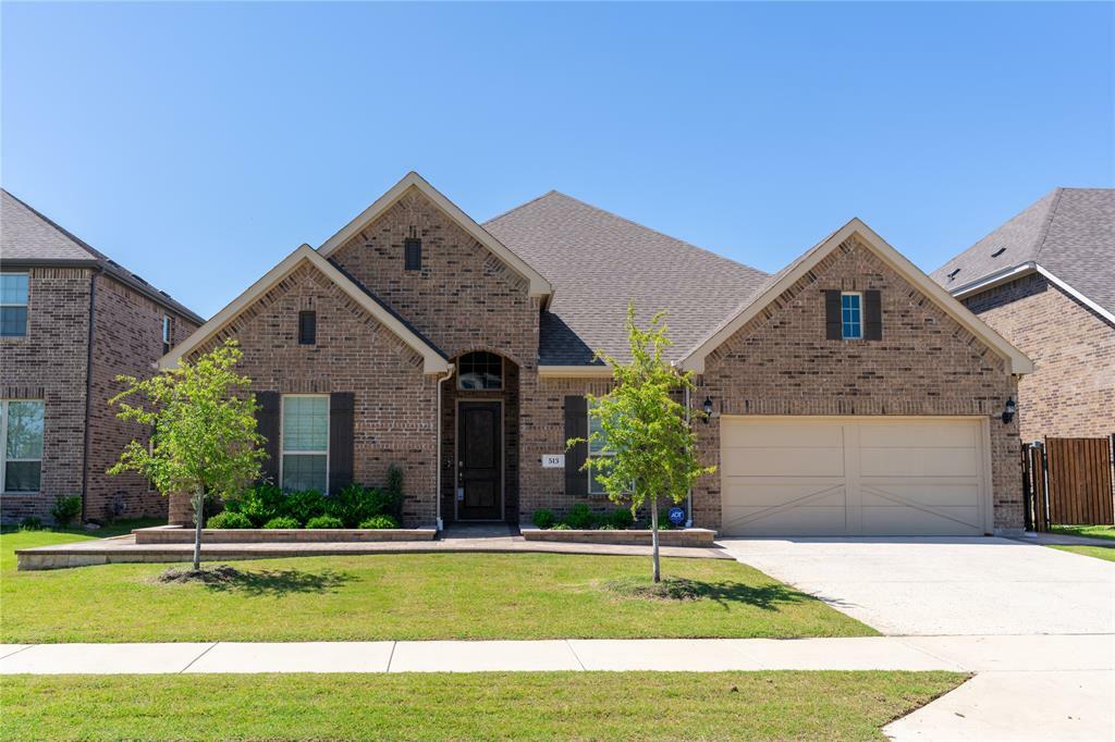 Property Photo: 513 Long Meadow Drive TX 76052
