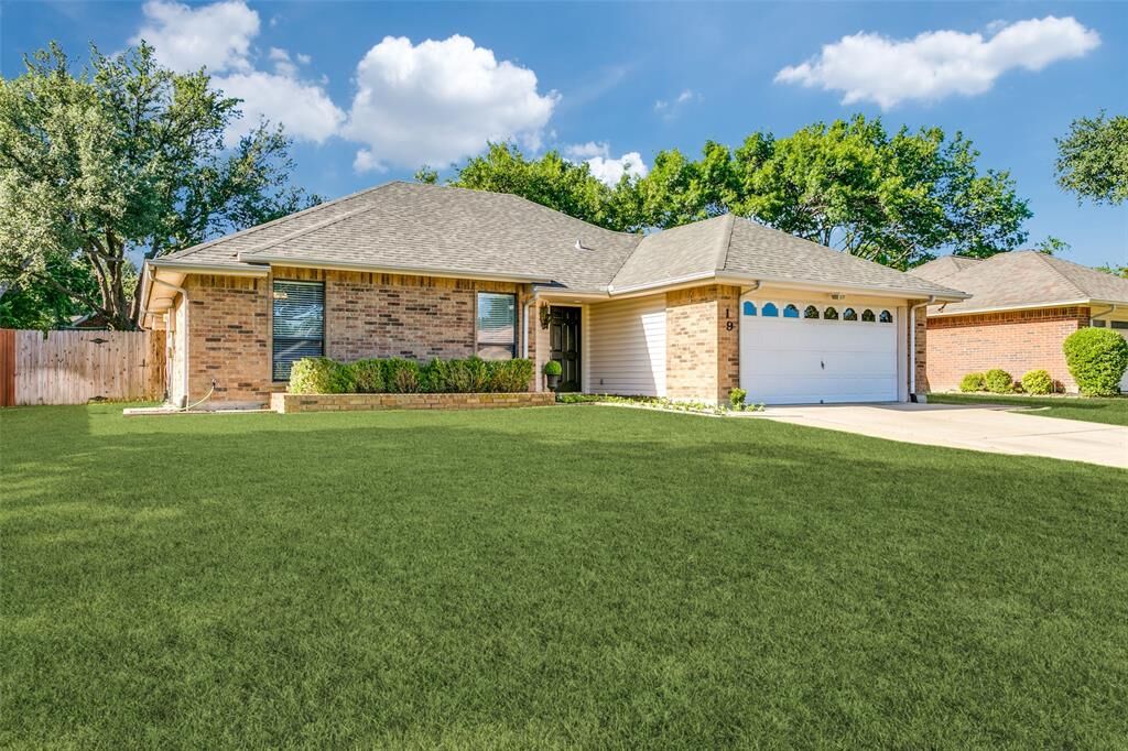 Property Photo: 19 Salida Drive TX 76262