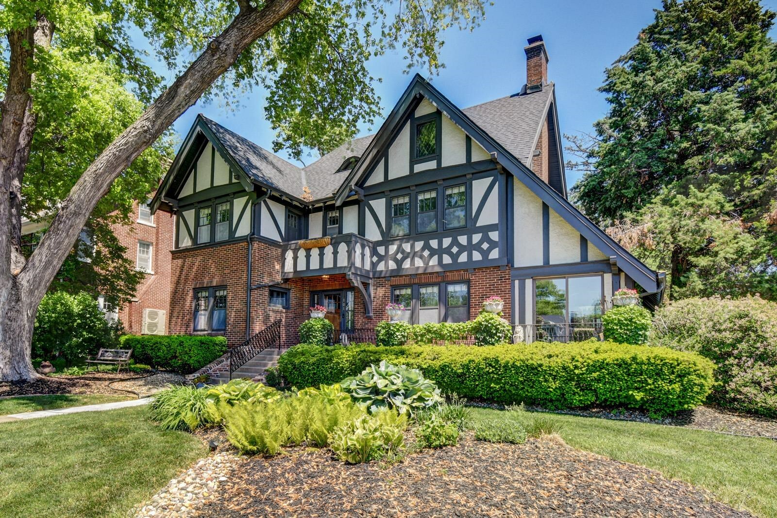 Property Photo: 101 N 54 Street NE 68132