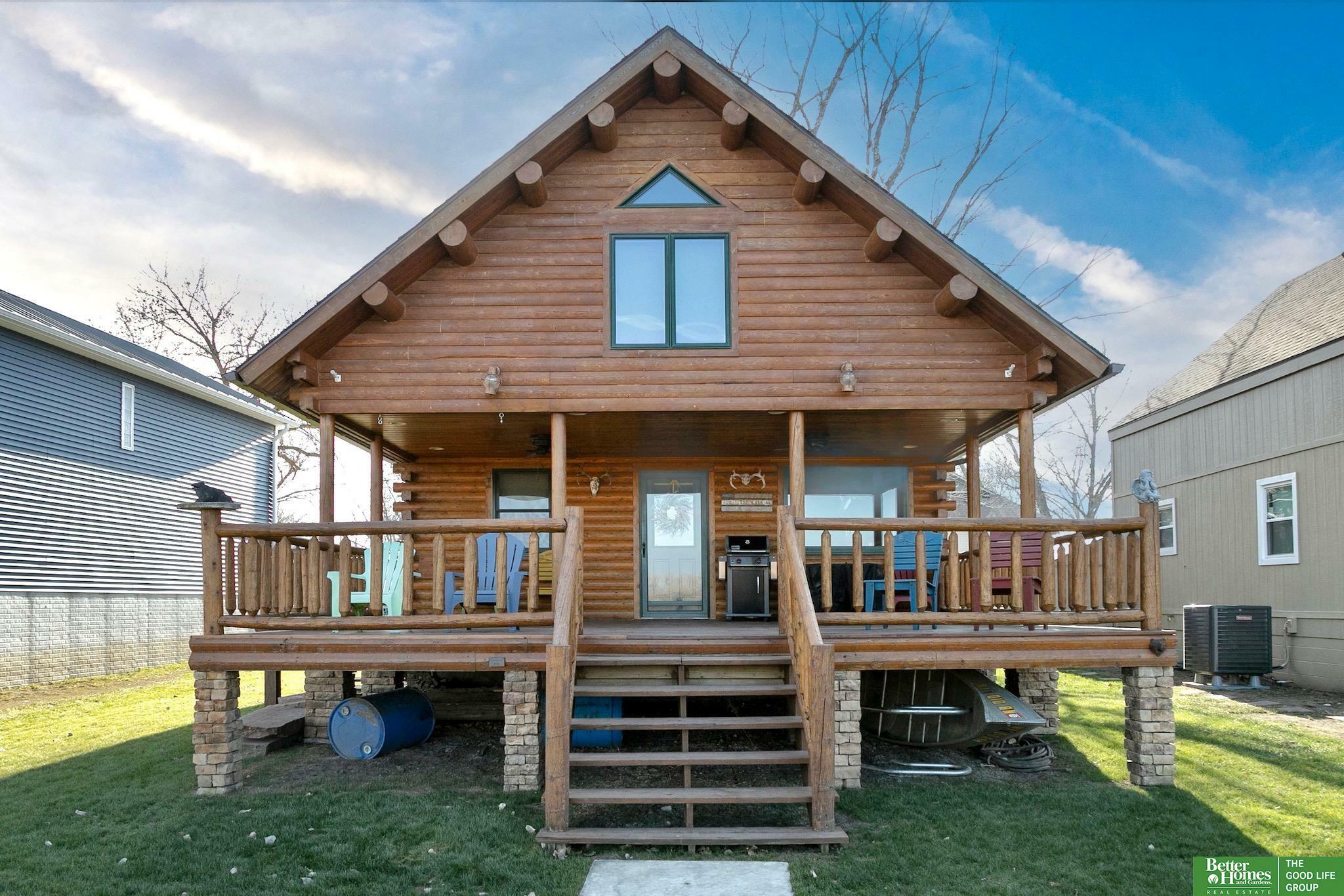 Property Photo: 4856 Lakeshore Drive NE 68061-9999