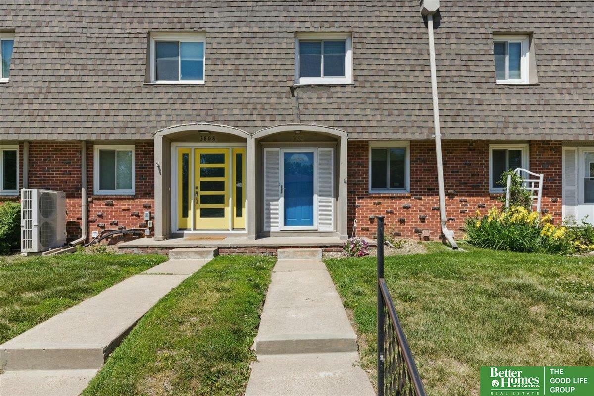 Property Photo: 3806 Gayle Avenue NE 68123