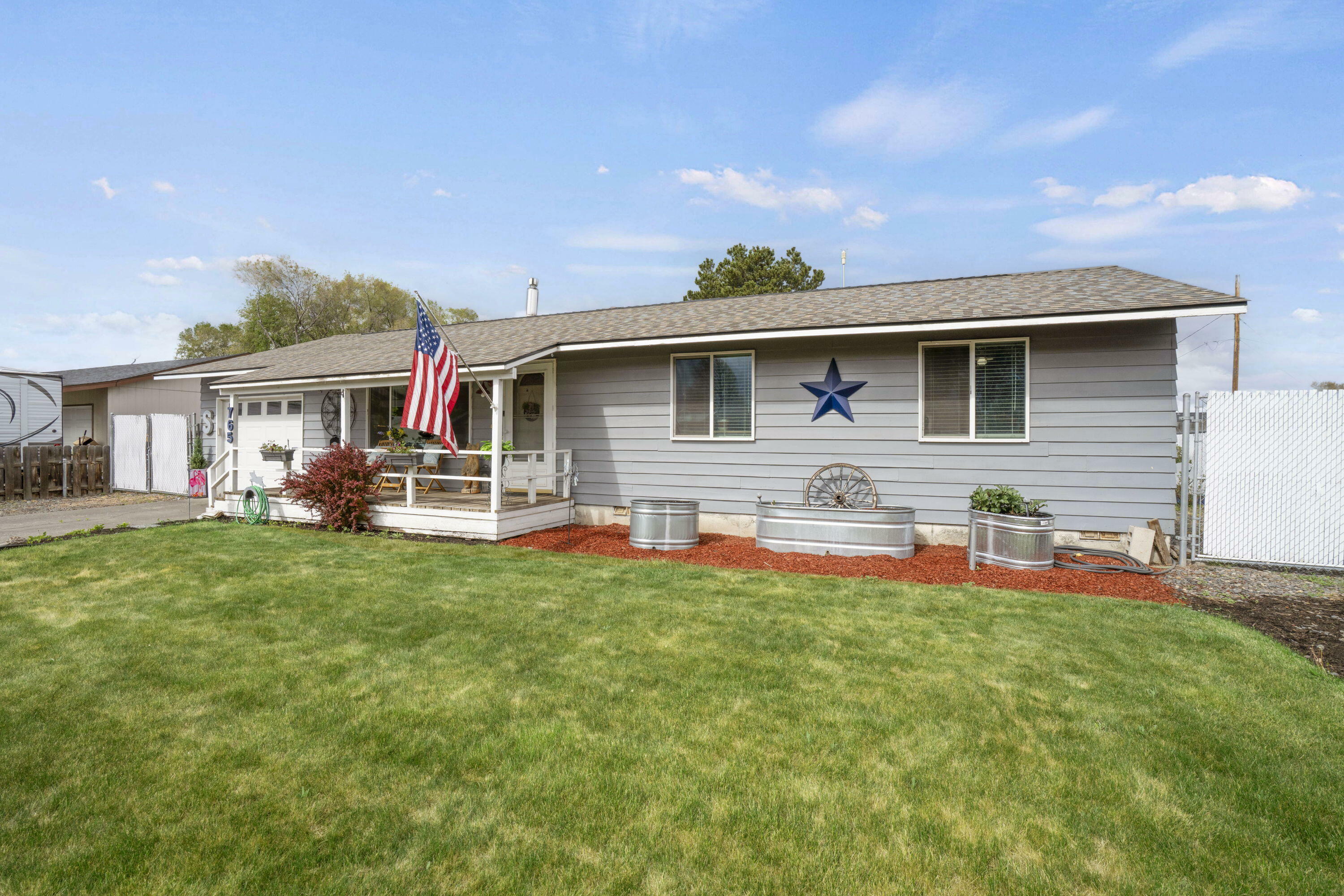 Property Photo: 765 SE Juniper Street OR 97754
