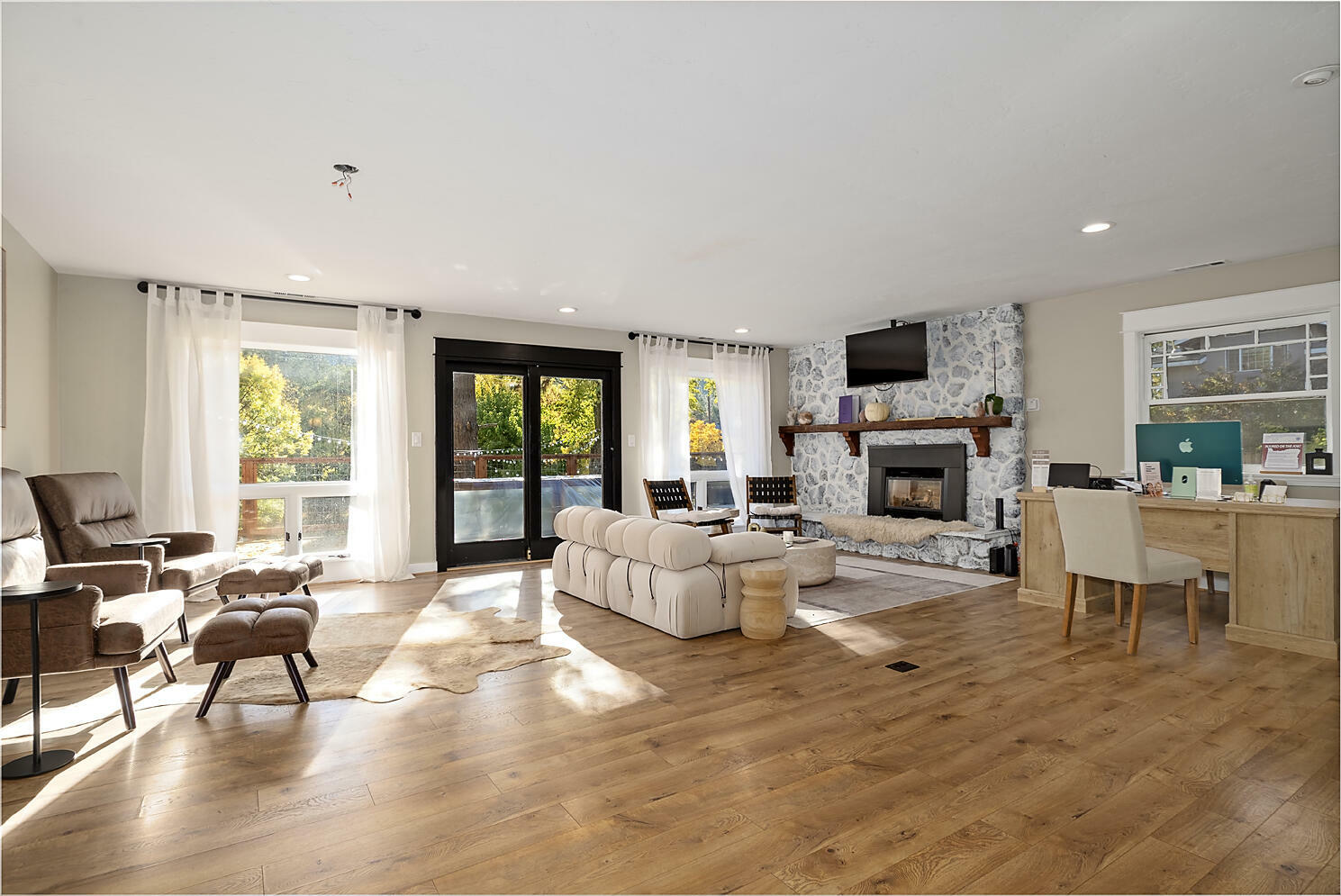 Property Photo: 2122 2nd Avenue OR 97525