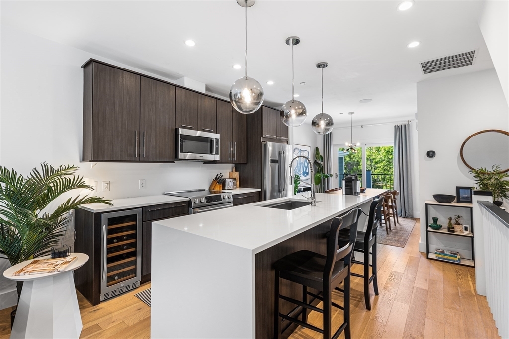 Property Photo:  5 Lamson Court 5  MA 02128 