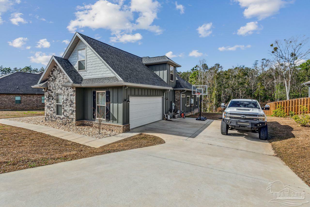 Property Photo: 1058 Iron Forge Rd FL 32533