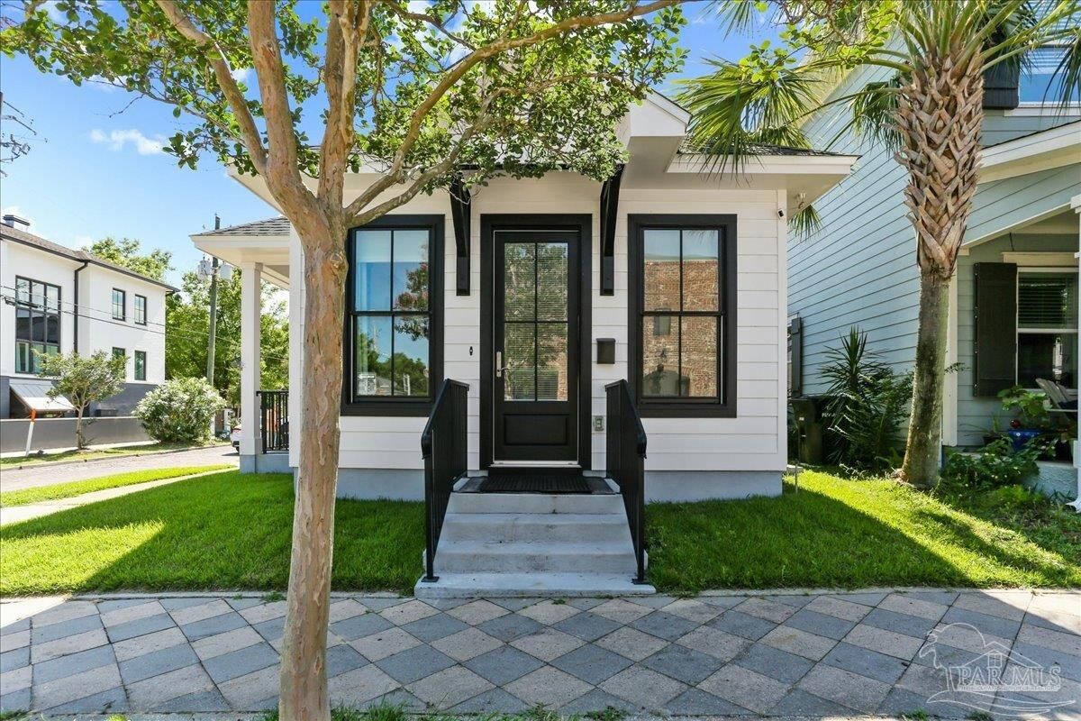 Property Photo:  501 N Alcaniz St  FL 32501 