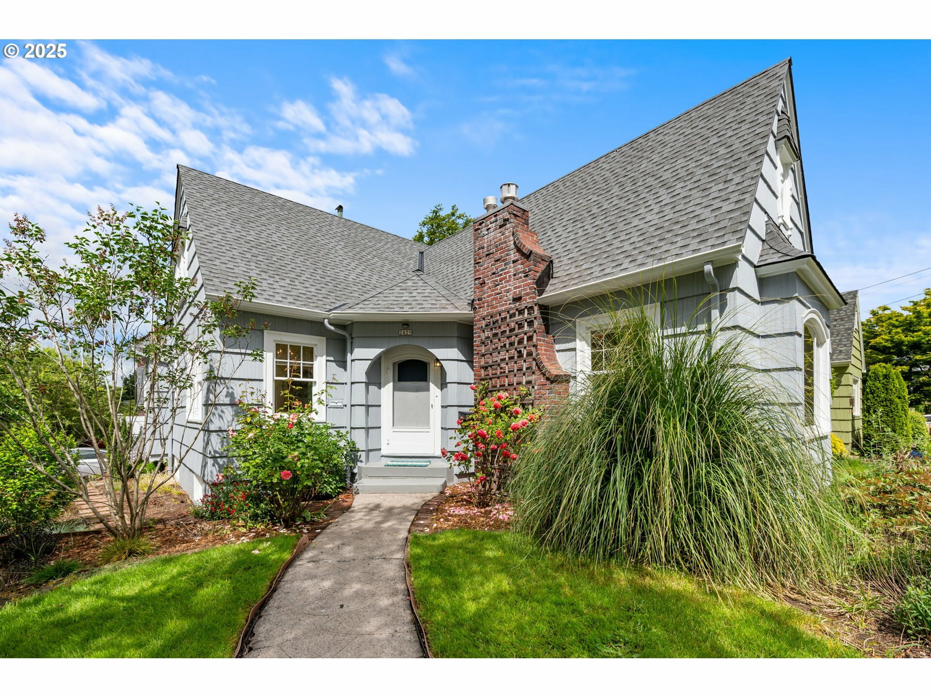 Property Photo:  2429 SE Harrison St  OR 97214 