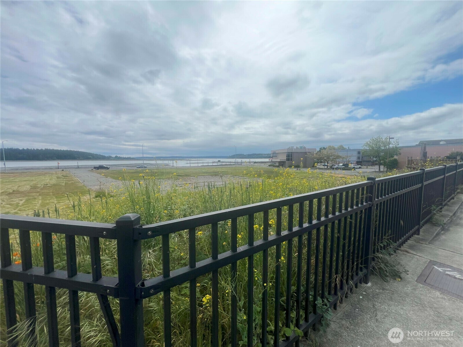 Property Photo:  945 SE Pioneer Way  WA 98277 
