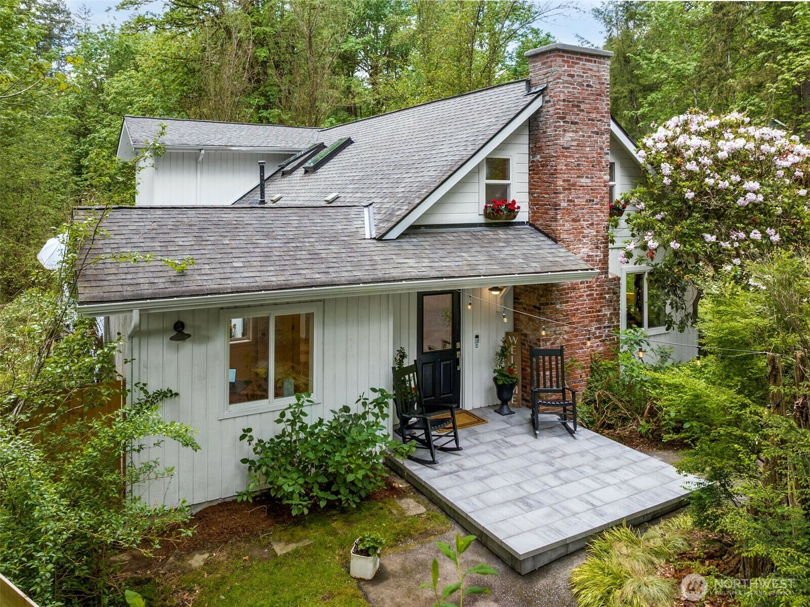 Property Photo: 15715 249 Avenue SE WA 98027