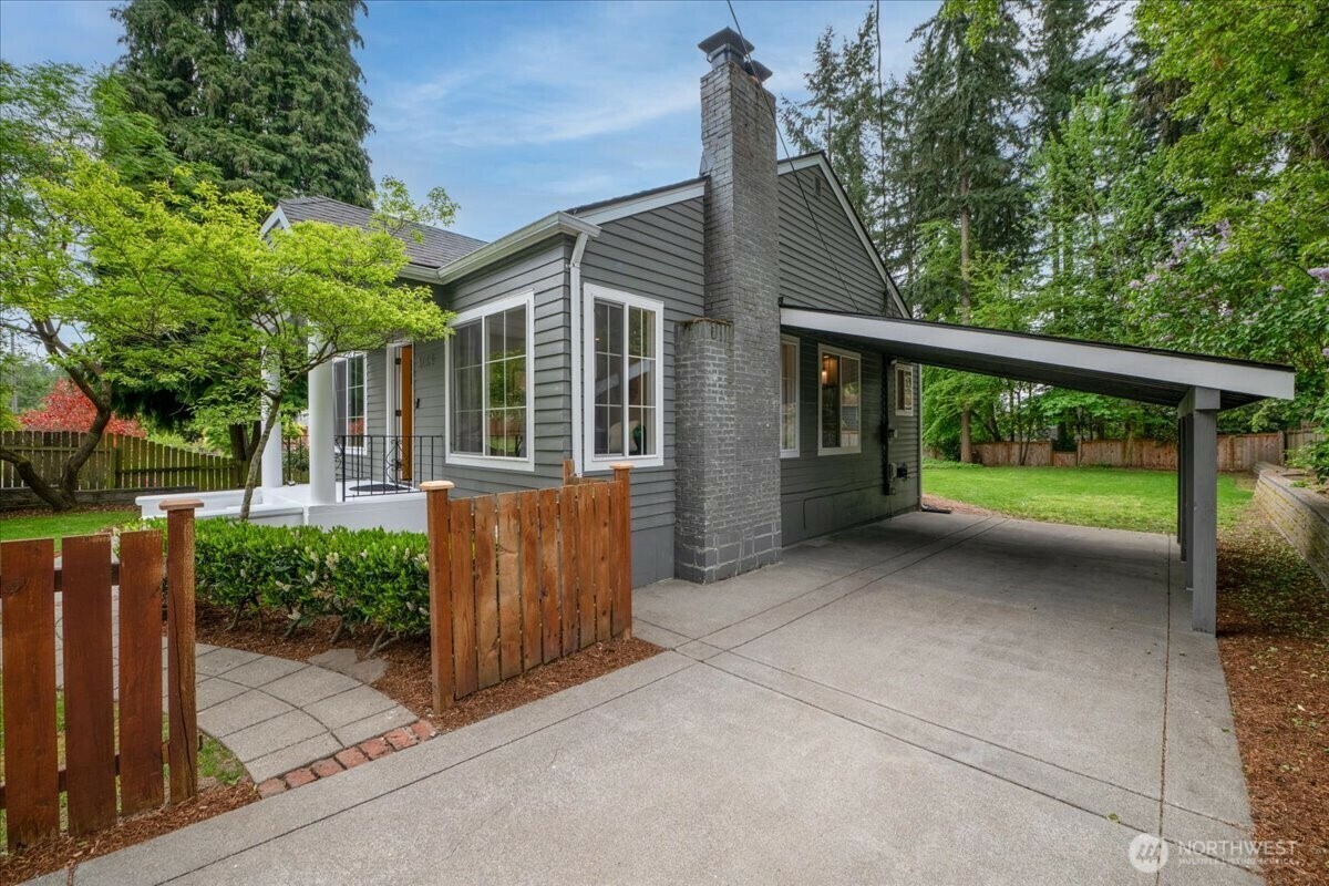 Property Photo: 2125 N 161st Place WA 98133