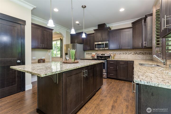 Property Photo:  9302 S 216th Place  WA 98031 