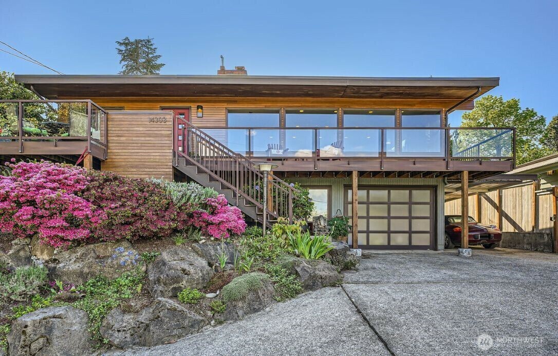 Property Photo: 14303 38th Avenue NE WA 98125