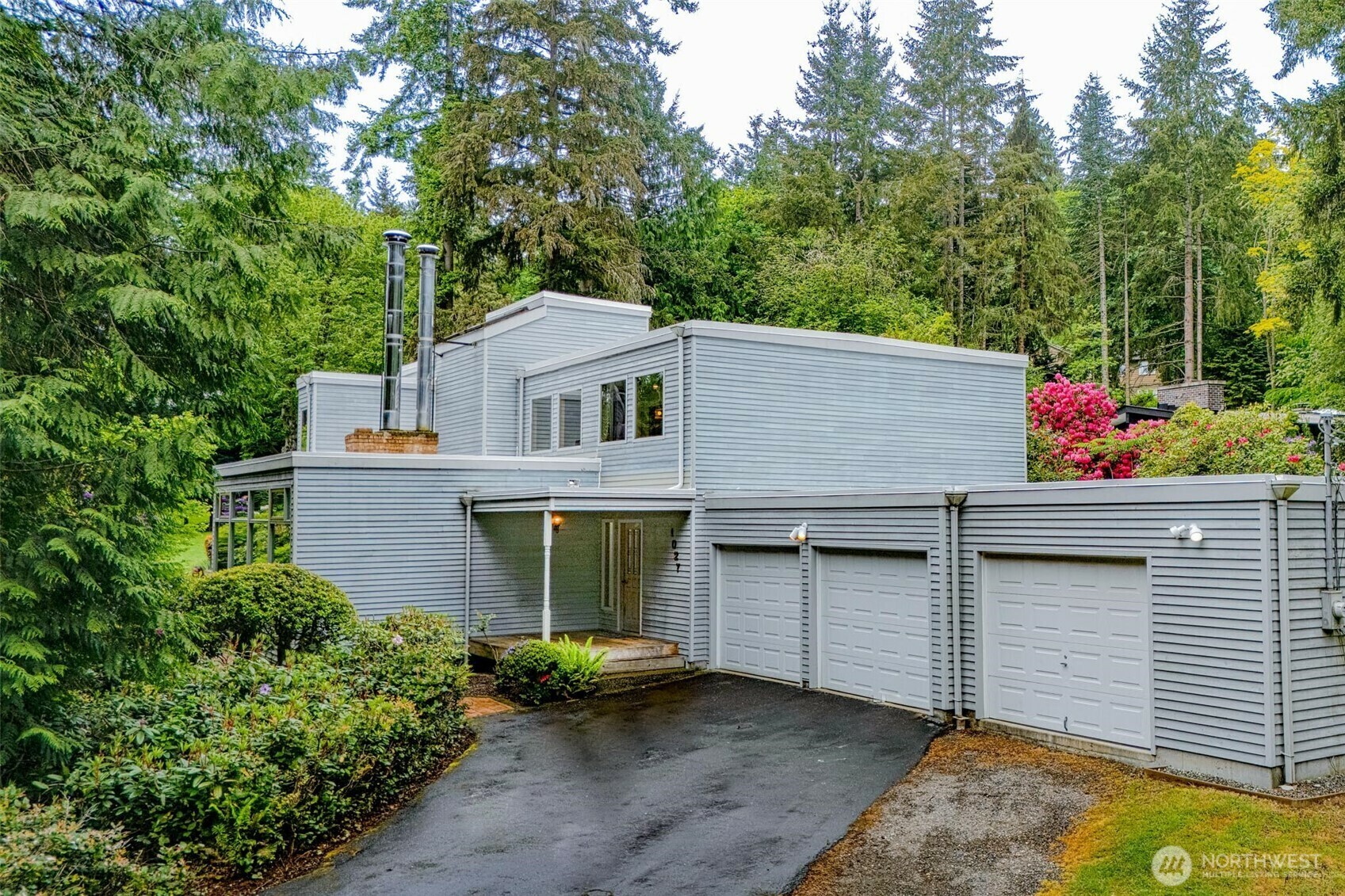 Property Photo: 1027 SW 174th Place WA 98166