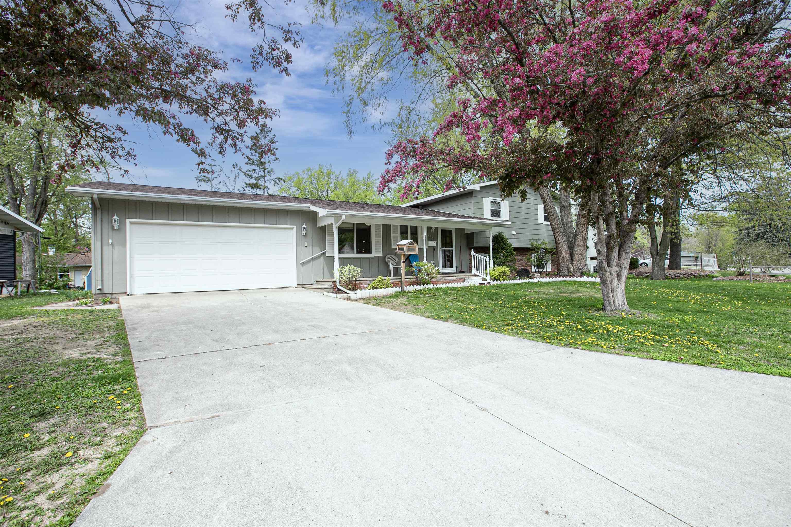 Property Photo: 422 Humphrey Circle WI 54166