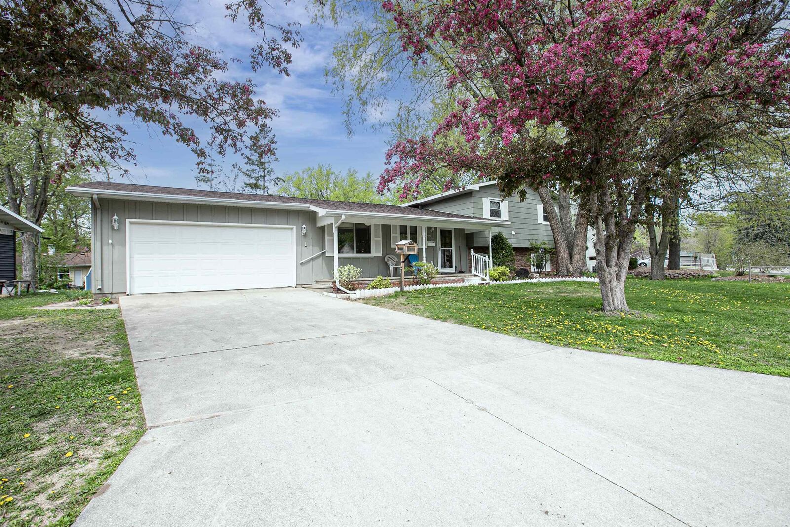 Property Photo: 422 Humphrey Circle WI 54166