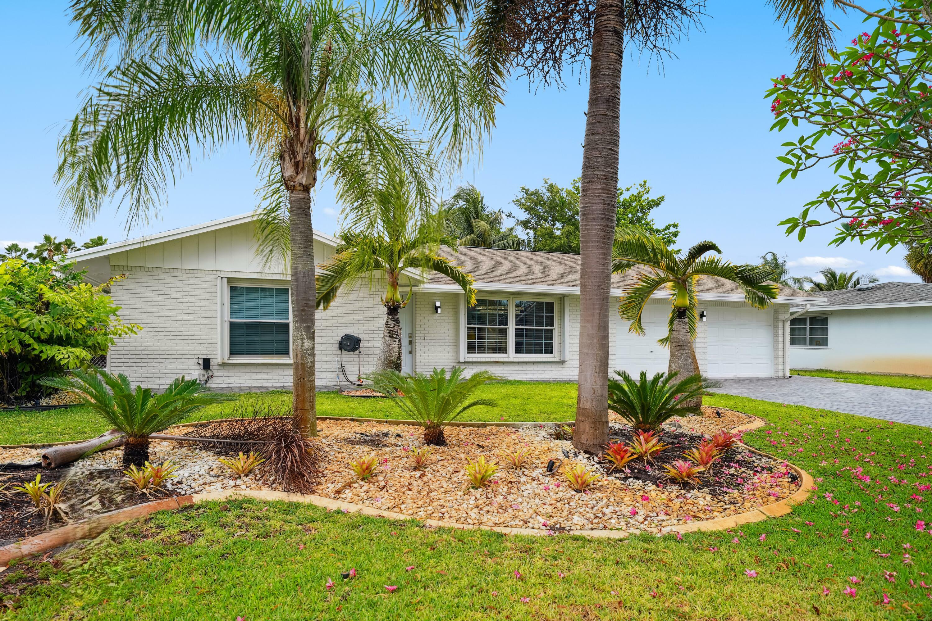 Property Photo: 4091 Lakespur Circle N FL 33410