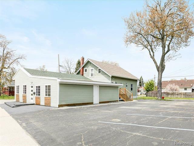 1639 Lapeer Avenue  Port Huron MI 48060 photo