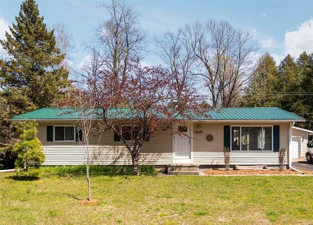 9869 E Cherry Bend Road  Elmwood Twp MI 49684 photo