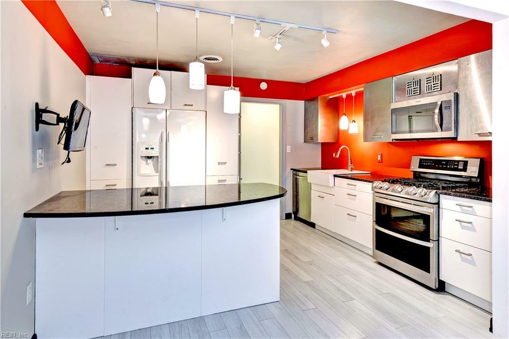 Property Photo: 376 Merrimac Trl 211 VA 23185