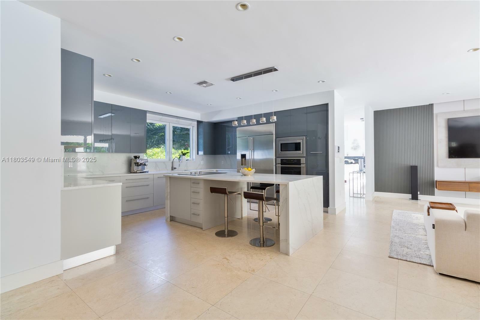Property Photo: 7201 Ponce De Leon Rd FL 33143