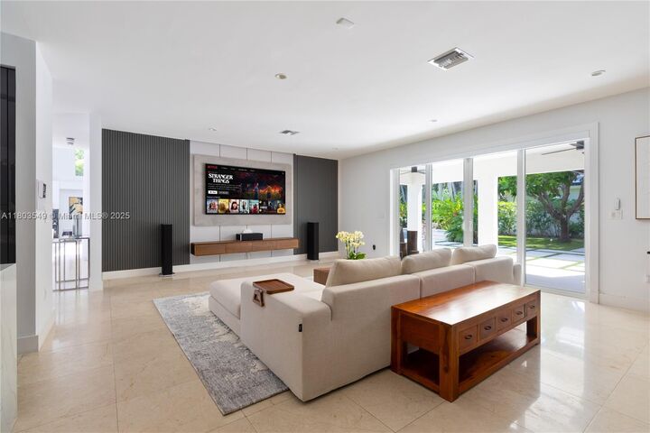 Property Photo: 7201 Ponce De Leon Rd FL 33143