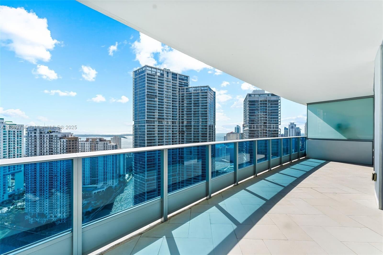 Property Photo:  200 Biscayne Boulevard Way 4005  FL 33131 