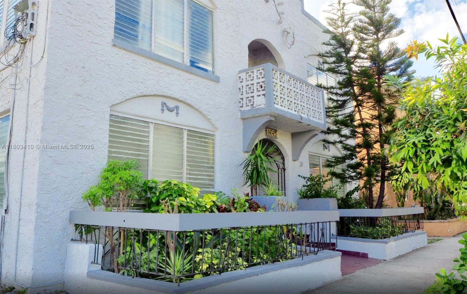 Property Photo: 1554 SW 5th St FL 33135