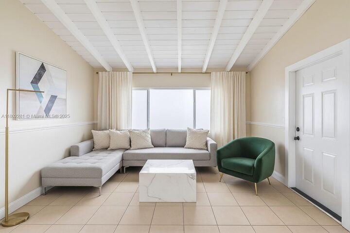 Property Photo: 1701 NW 15th Ct FL 33311