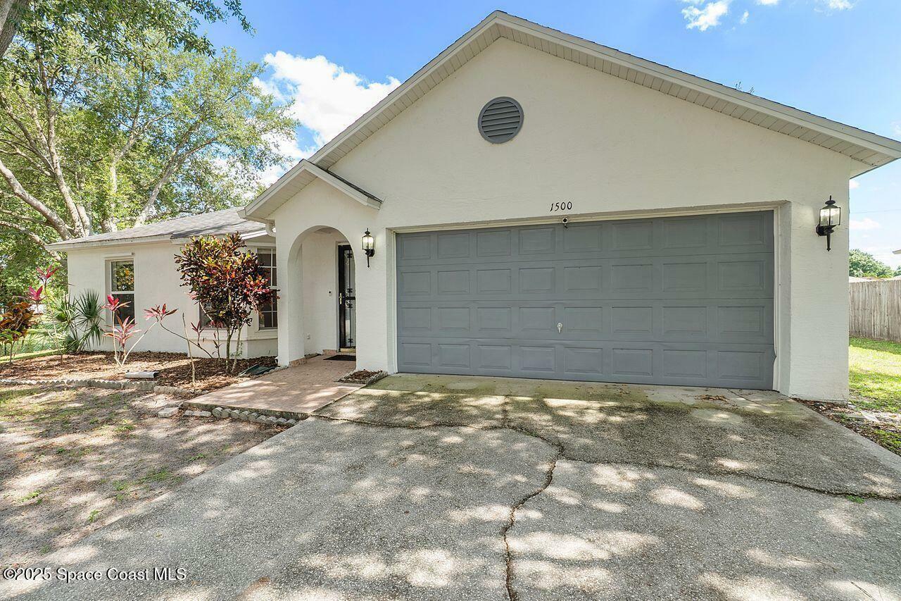 Property Photo: 1500 Gardenton Street NW FL 32907