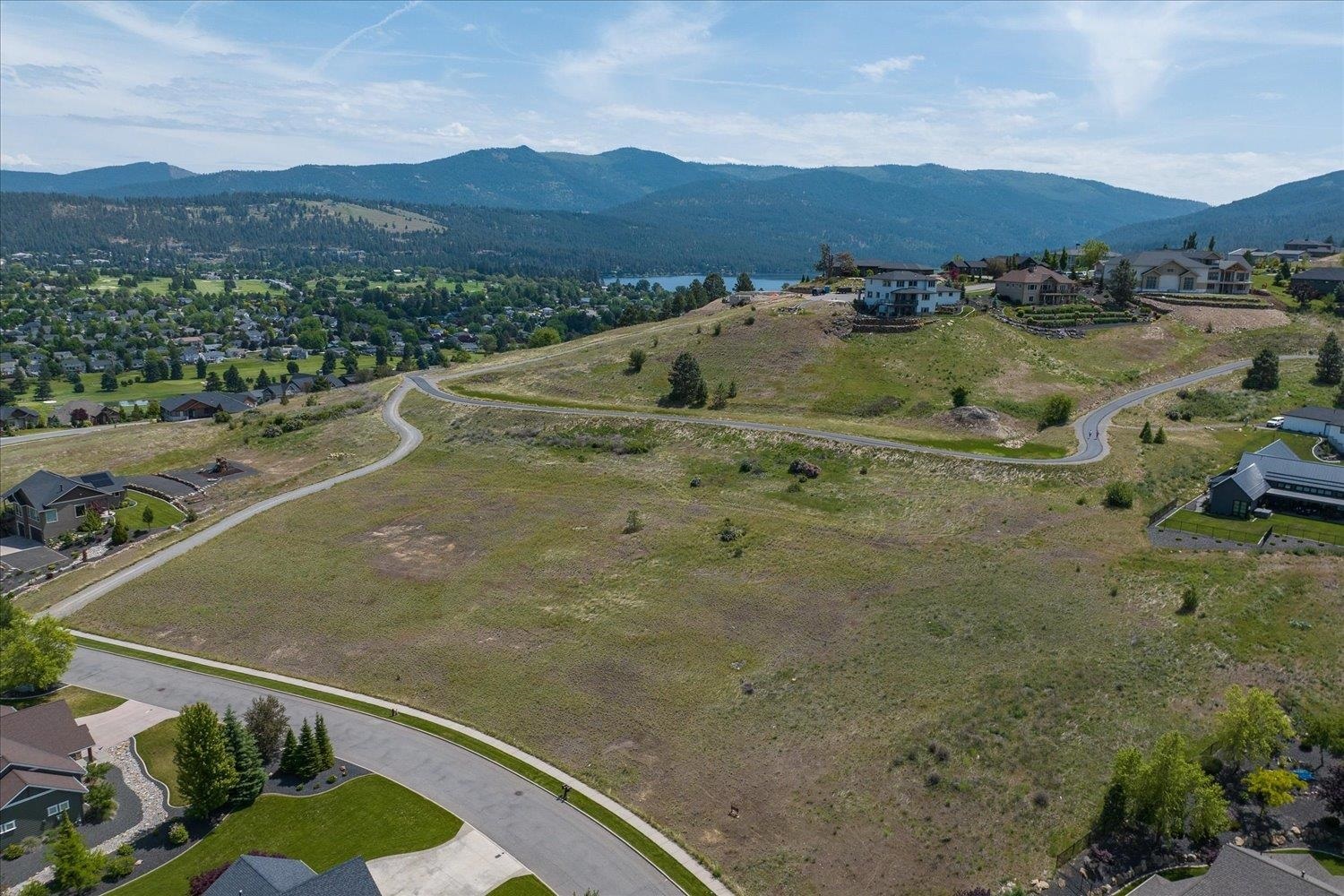 Property Photo: 754 N Holiday Hills Dr WA 99019