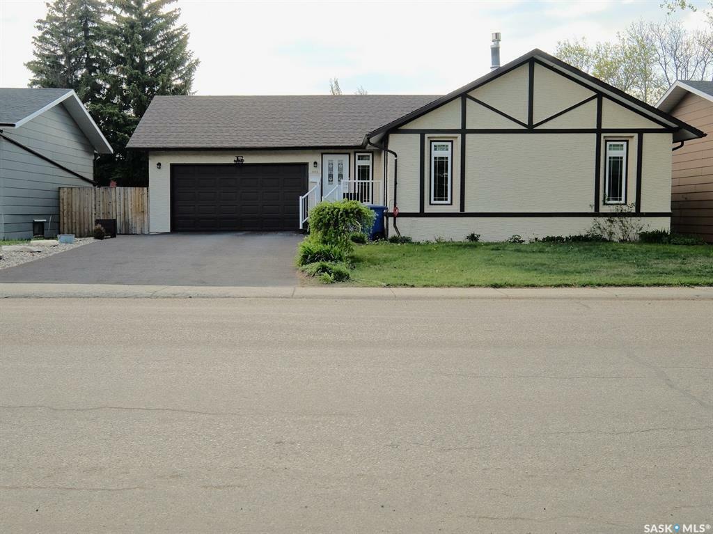Property Photo: 1003 6th Street E SK S0L 2V0