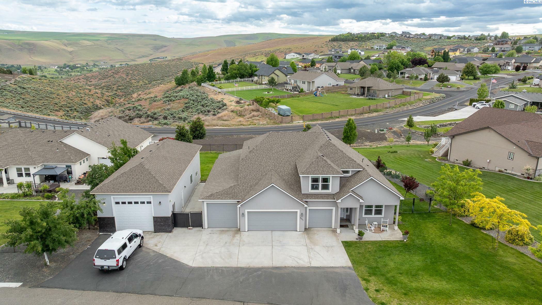 Property Photo: 86511 E Haven View Pr SE WA 99338-4504